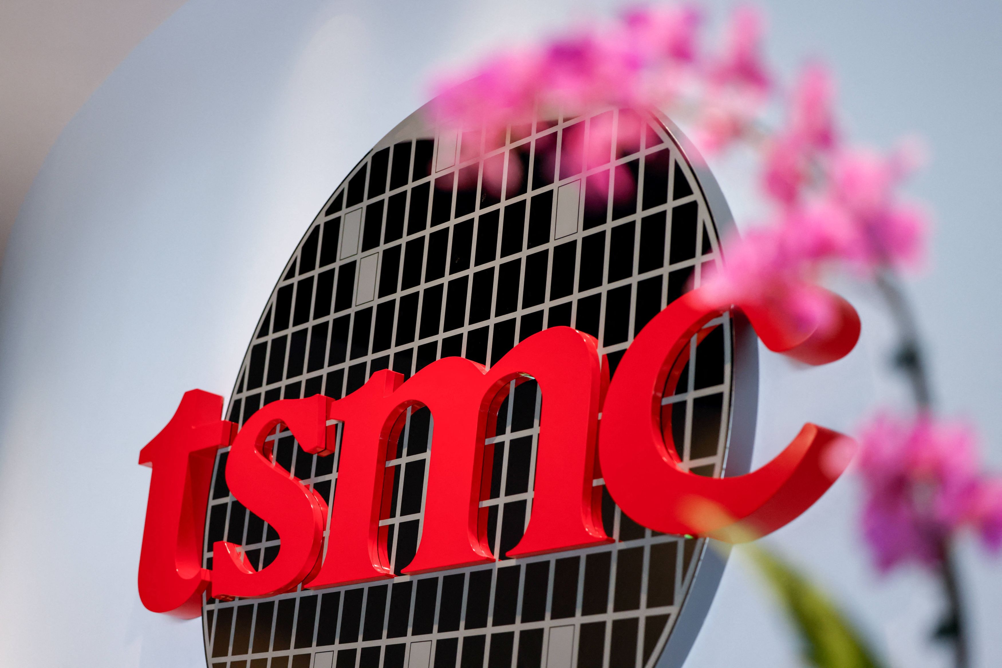 World's largest chipmaker TSMC's Q1 revenue jumps 35% y/y, beats market forecasts
