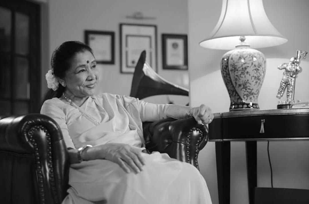 <div class="paragraphs"><p>Credit: Instagram/Asha Bhosle</p></div>