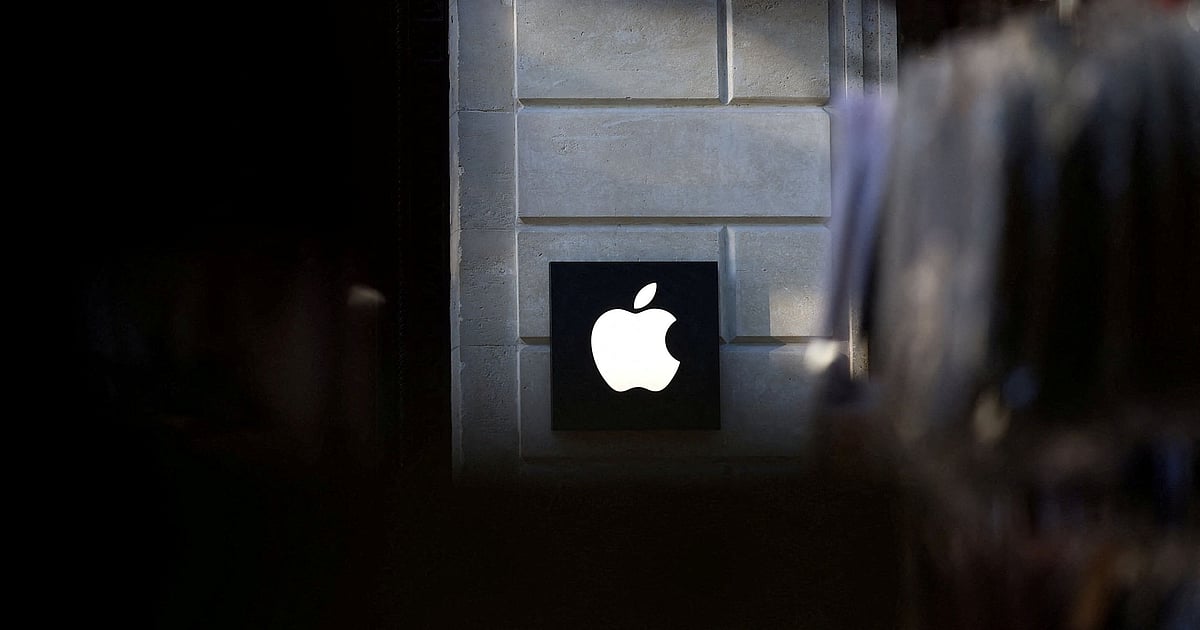 Apple Eyes Chip Deal with Blacklisted Chinese Firm, Lobbying US Govt