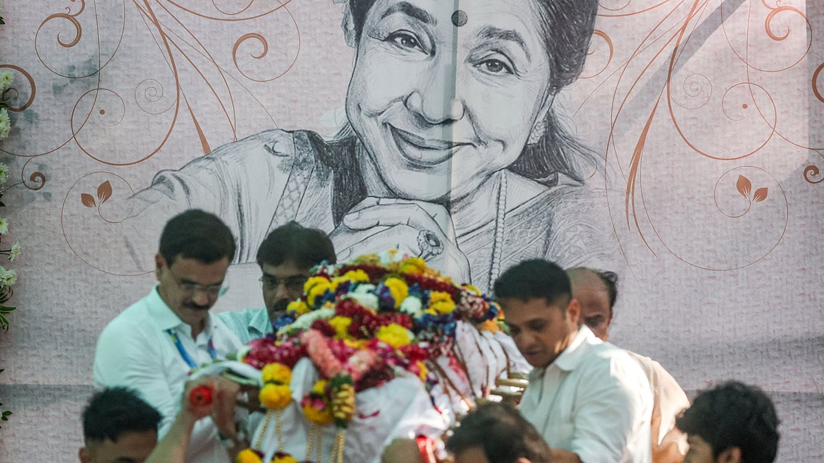 Bollywood Stars Pay Final Respects at Asha Bhosle's Funeral in Mumbai