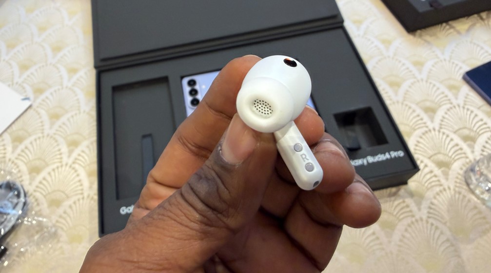 Samsung Galaxy Buds4 Pro.