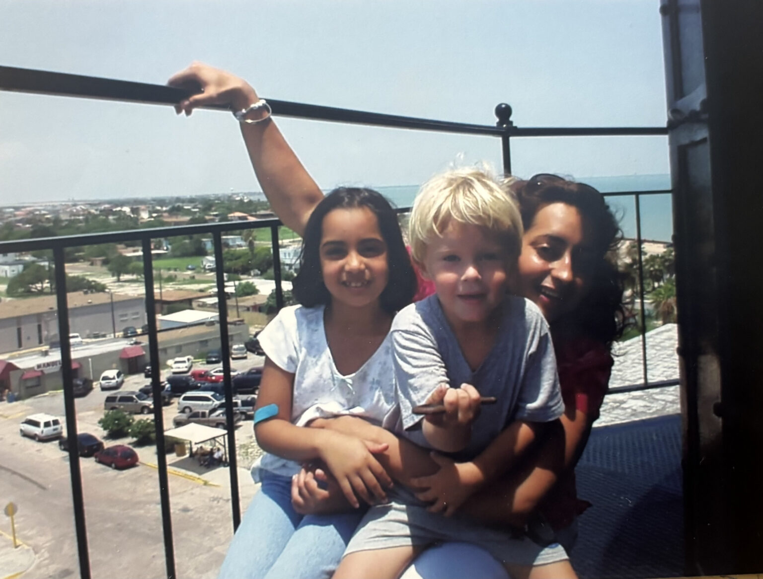 Meenu Batra with her children in early 2005.