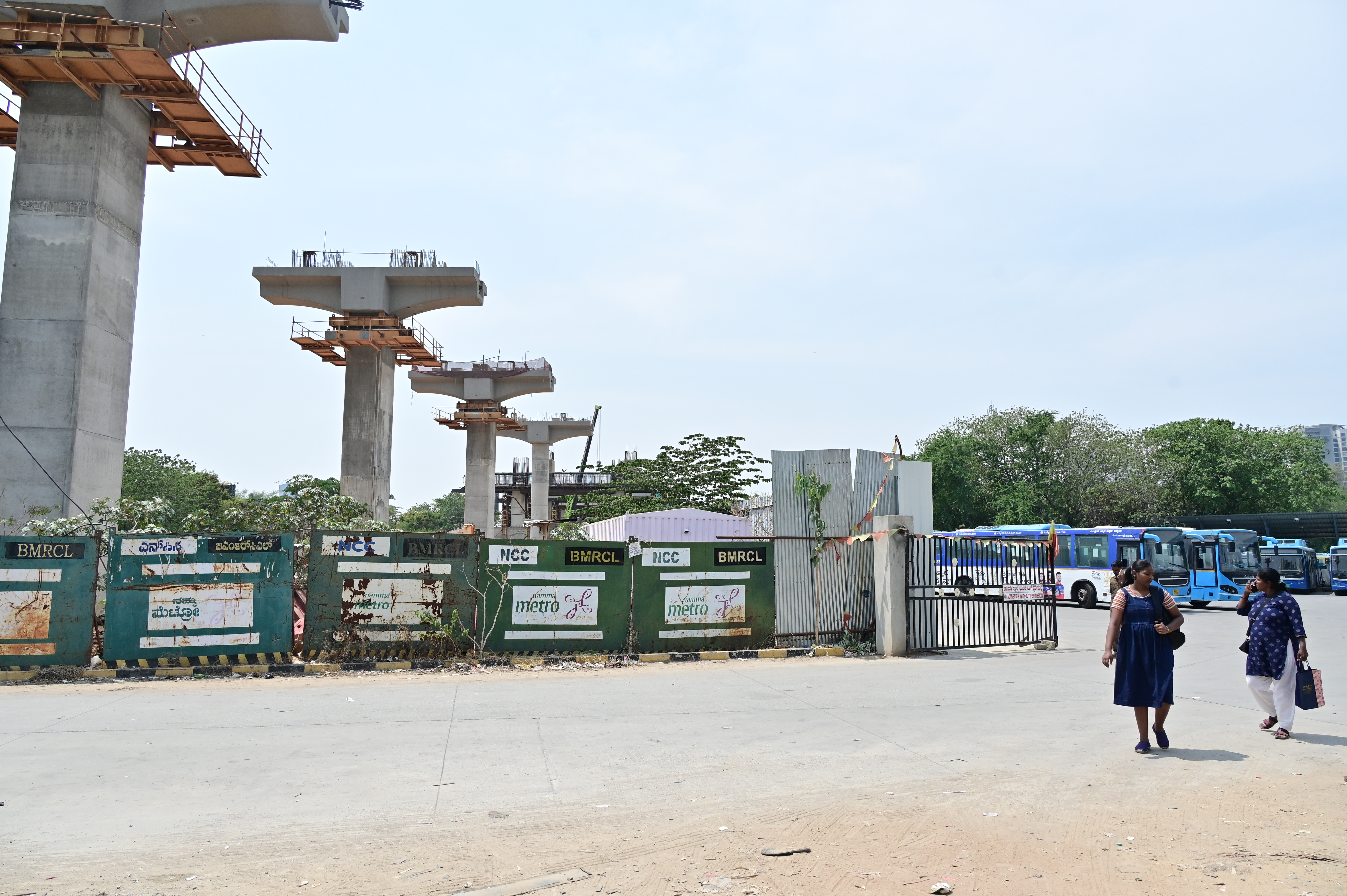 A view of the Hebbal metro station next to the BMTC bus depot. DH PHOTO/B K Janardhan
