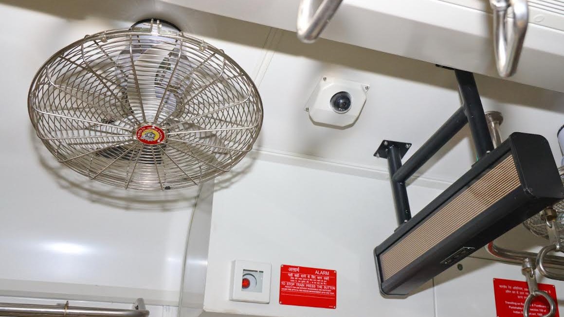 Interior of the non-AC rake.
