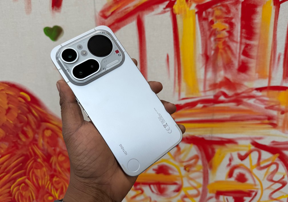 Nothing Phone (4a) Pro.