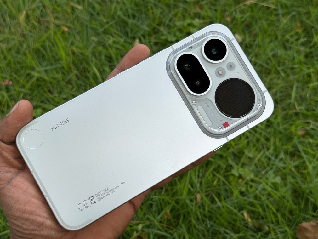 Nothing Phone (4a) Pro.