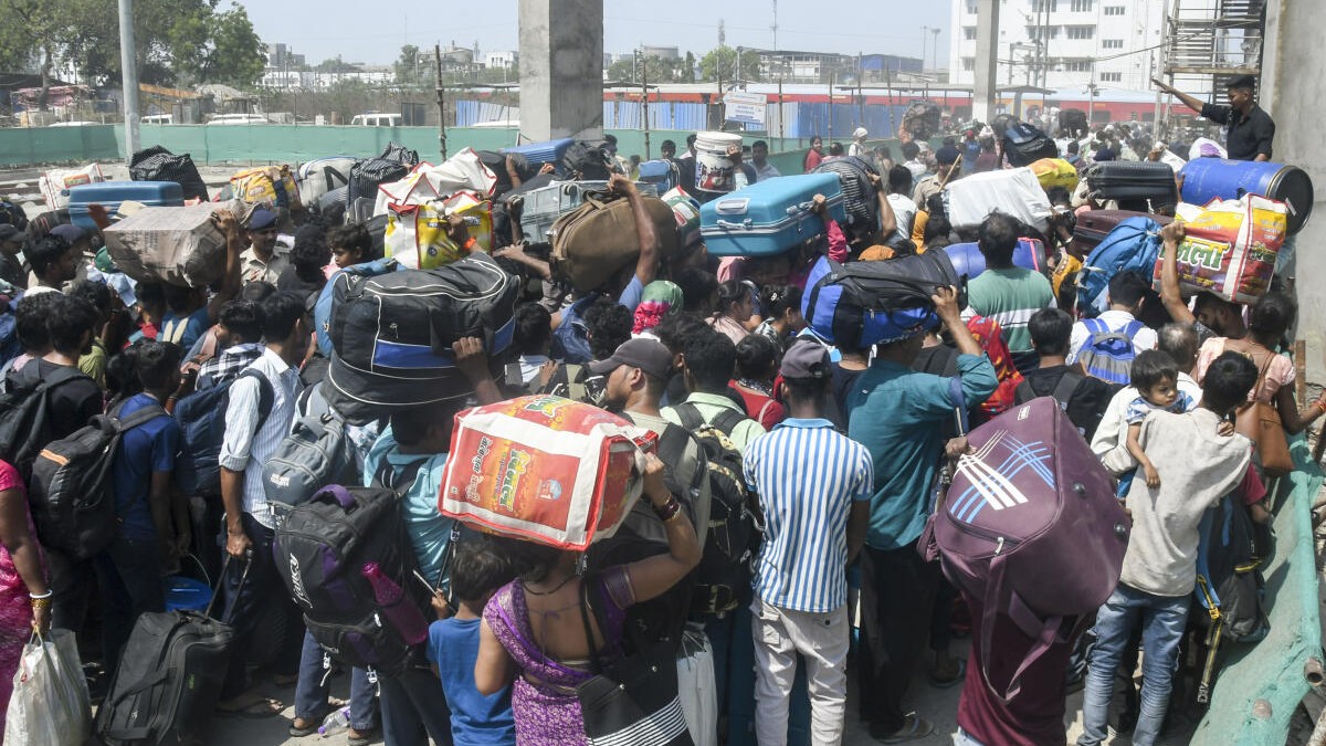 Special train for BJP voters from Surat to West Bengal; chaos for migrant workers