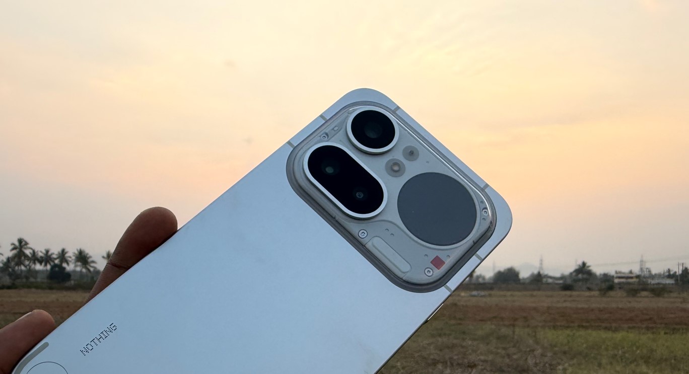 Nothing Phone (4a) Pro.