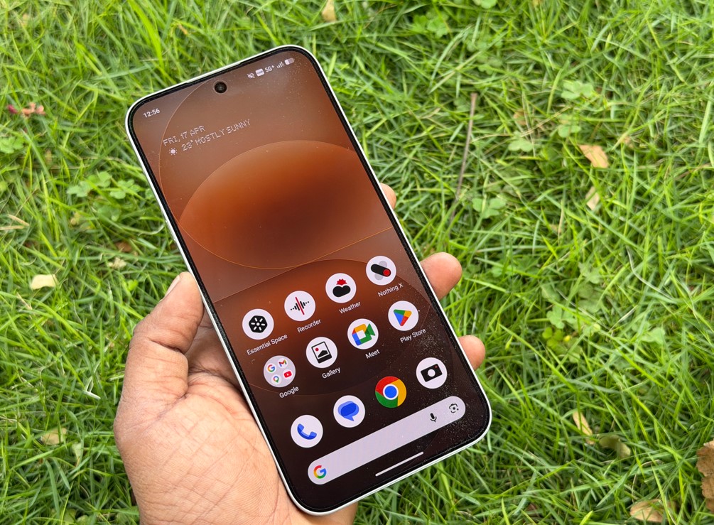 Nothing Phone (4a) Pro.