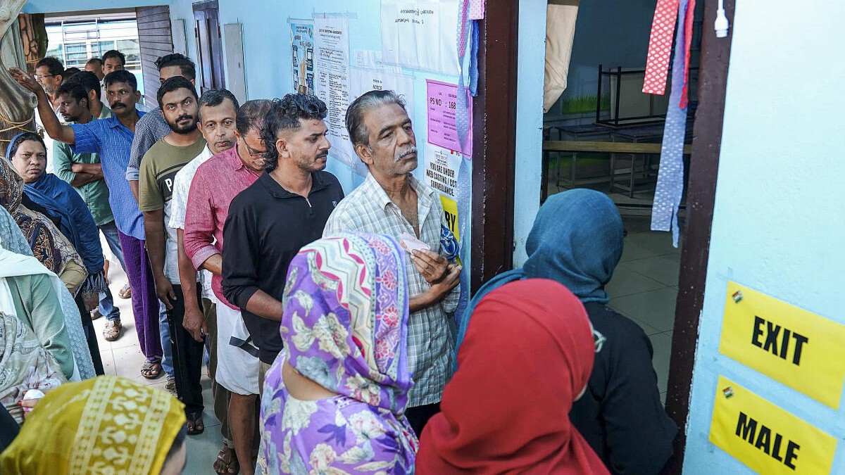Kerala Assembly Elections 2026 | Strong room in Kozhikode with EVMs was opened, UDF alleges