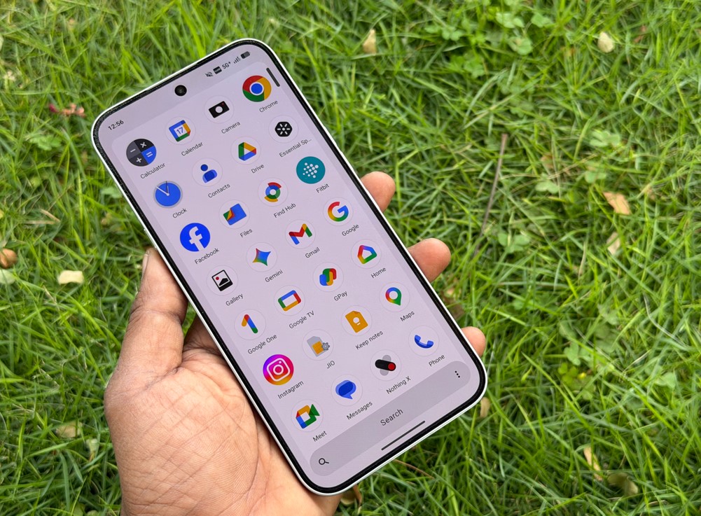 Nothing Phone (4a) Pro.