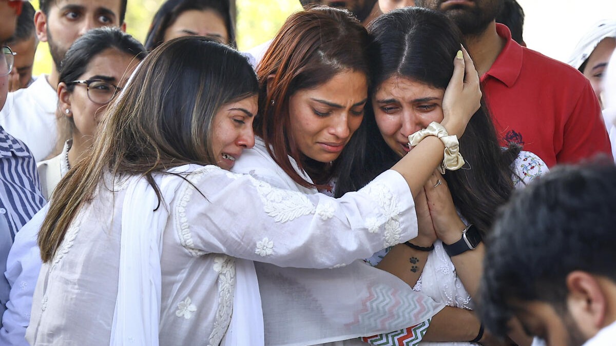 Wife Ayushi and other family members mourn during the last rites of Neeraj Udhwani, who was killed in the Pahalgam terror attack, in Jaipur, Thursday, April 24, 2025.