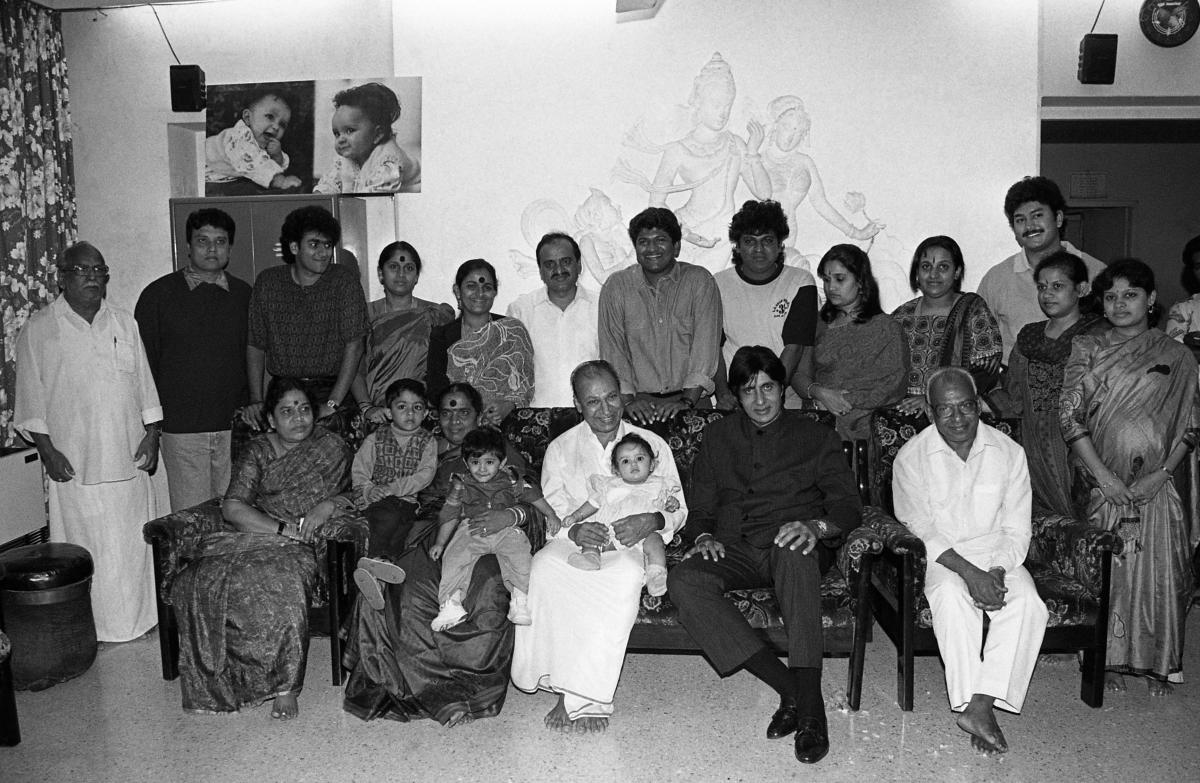 Rajkumar and his family members with Amitabh Bachchan at the Kannada actor's residence in Bengaluru.