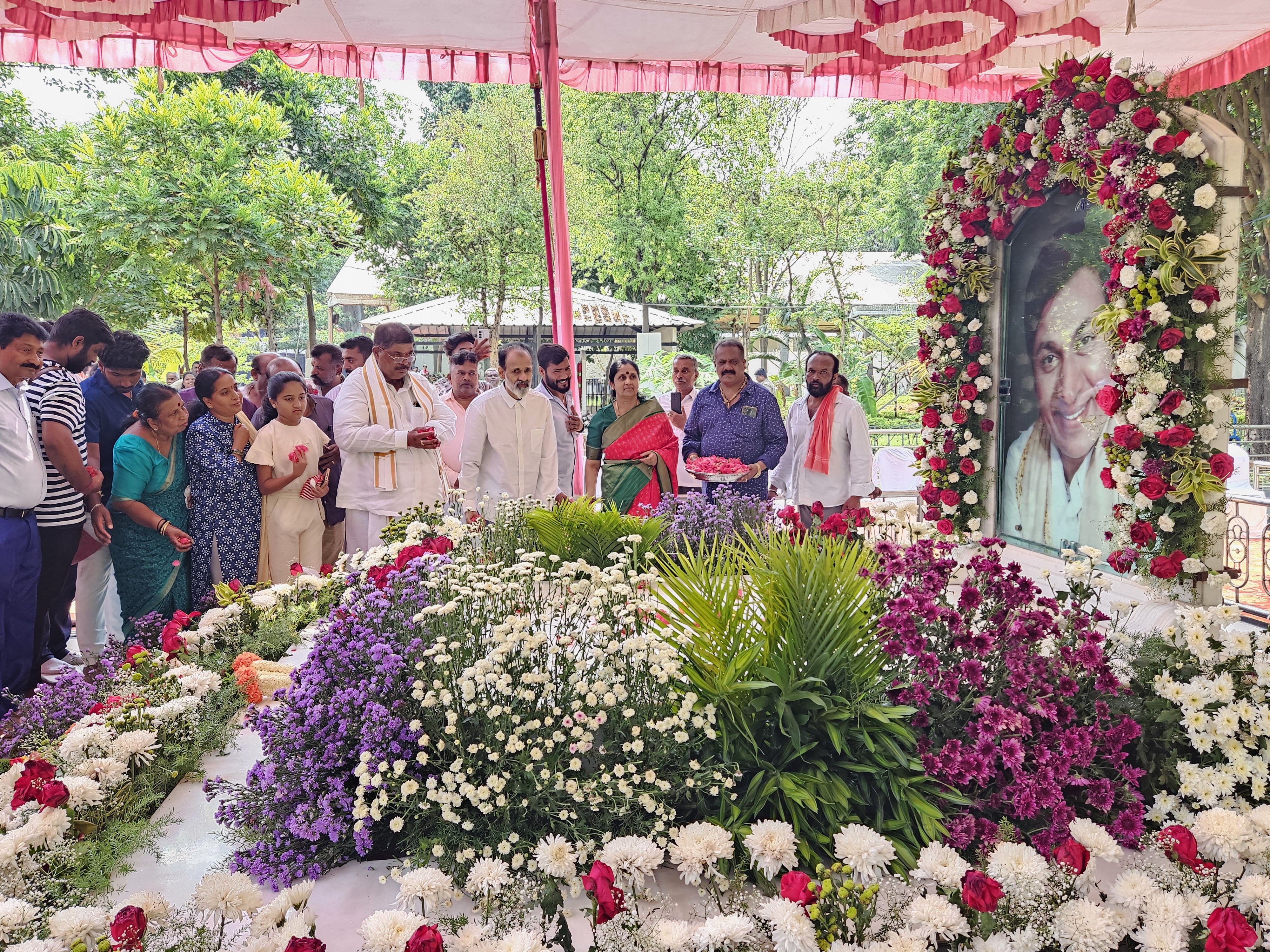 Actor-producer Raghavendra Rajkumar pays floral tributes at Dr Rajkumar memorial during the 97th birth anniversary of his father-thespian Dr Rajkumar on Kanteerava Studio premises in Bengaluru on Friday. MLA Gopalaiah is also seen. DH Photos/B K Janardhan