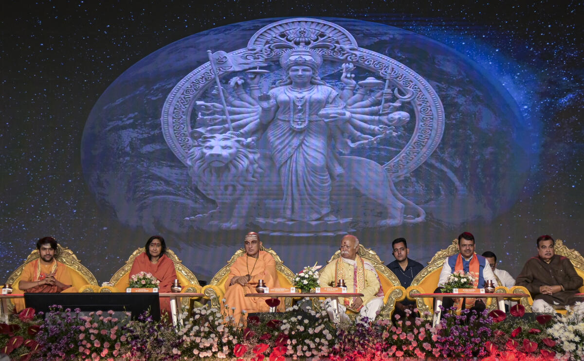 Maharashtra CM, RSS chief at an event in Nagpur.