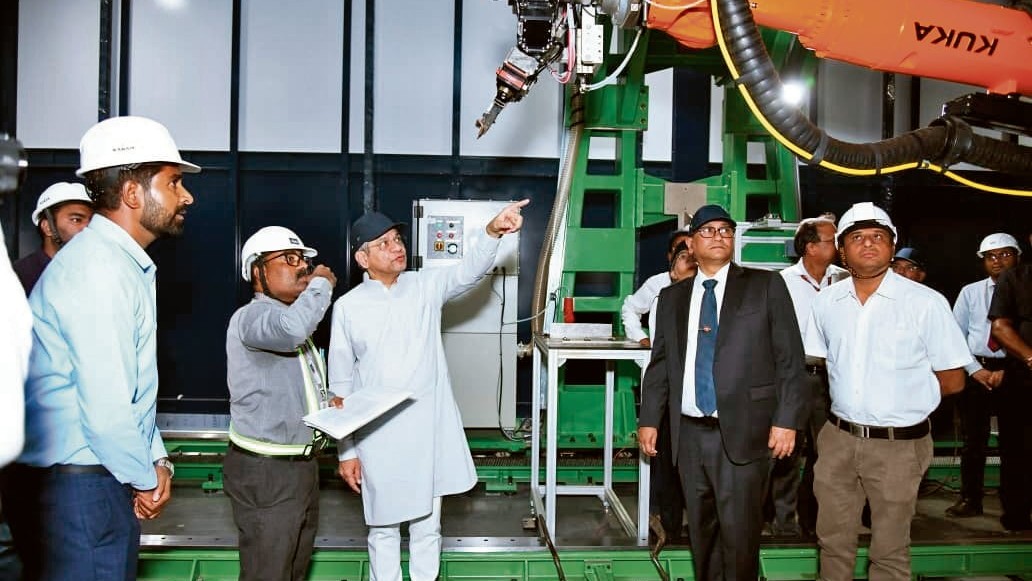 2 Bengaluru-Mumbai trains, Bengaluru-Mangaluru Vande Bharat soon: Railway Minister