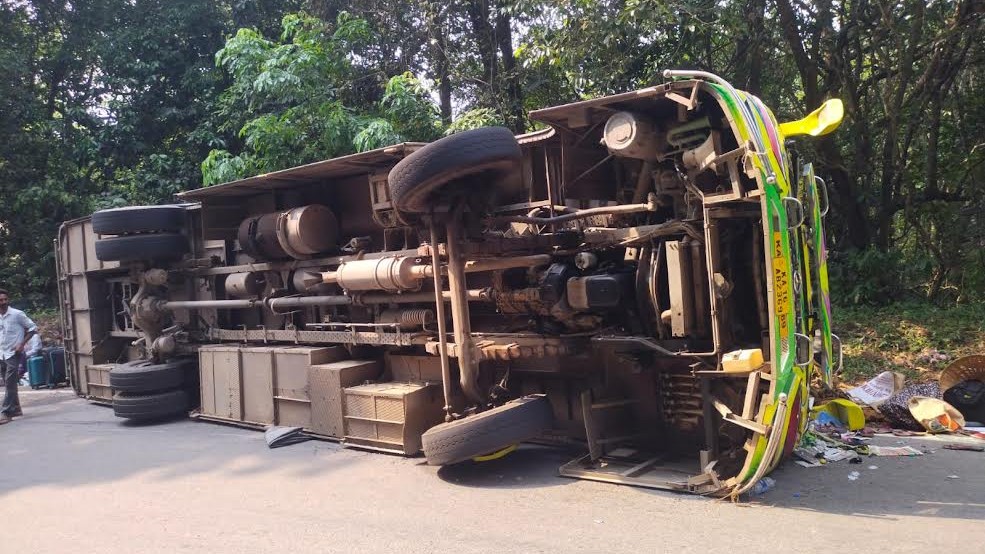 Private bus turns turtle at Charmadi Ghat, 15 passengers injured