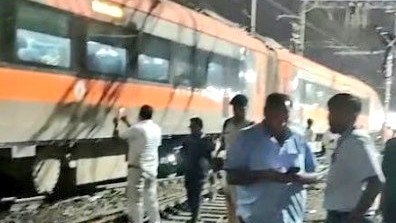 Mumbai-Solapur Vande Bharat Express coach derails in Pune; none hurt