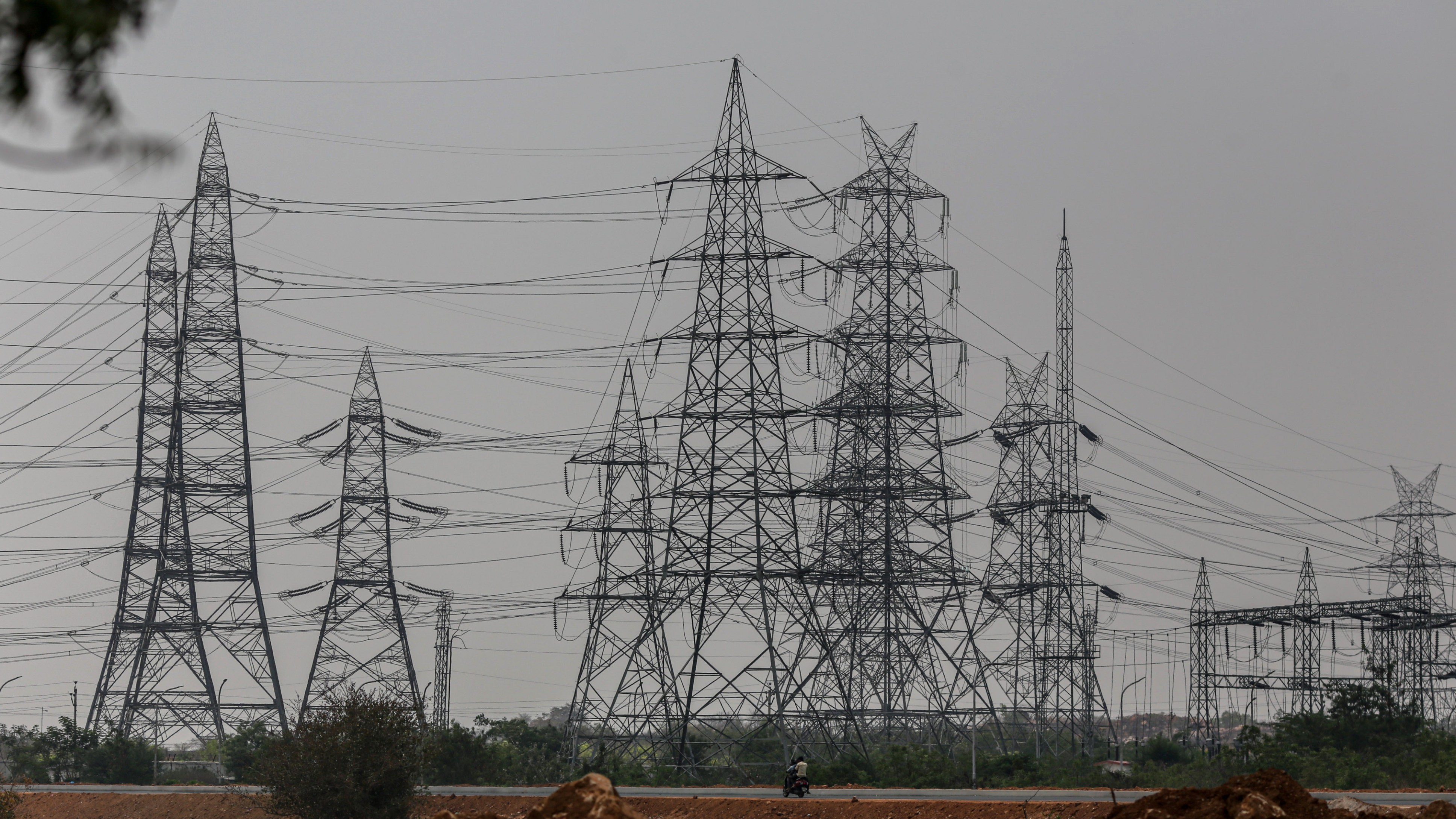 Unusual heat, gas crisis drive up Karnataka's electricity use this April