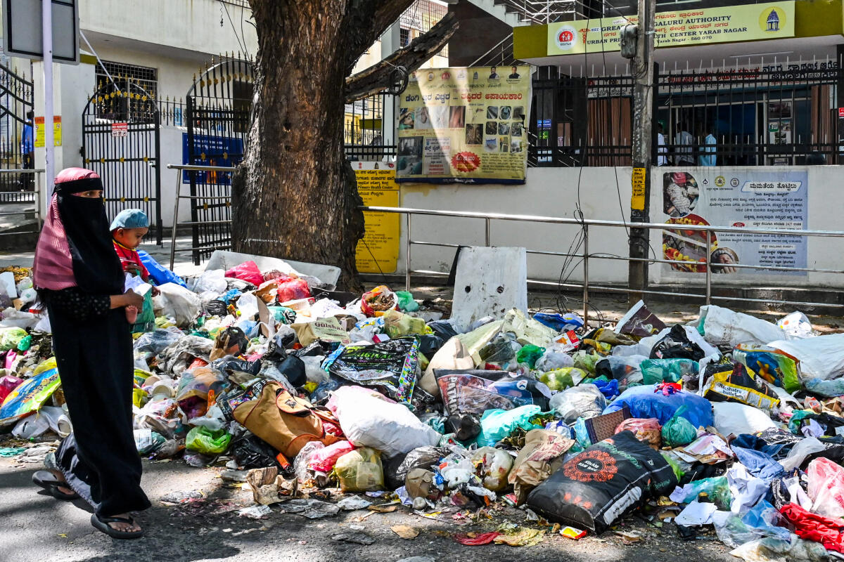 Uncleared garbage piles up outside Yarab Nagar’s Primary Health Center in Banashankari, Bengaluru. 