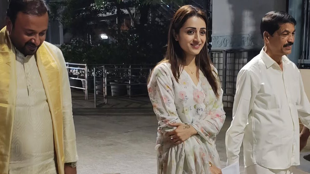 Trisha seeks blessings at Tirumala Venkateswara Temple on 43rd birthday, visuals go viral
