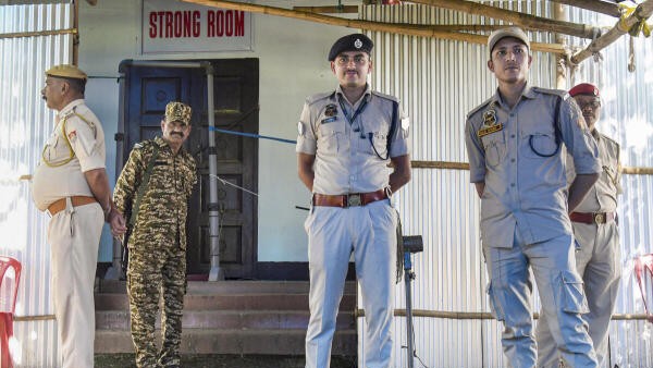 Karnataka bypolls: Hammer and chisel employed as keys to strongrooms go missing in Davanagere South