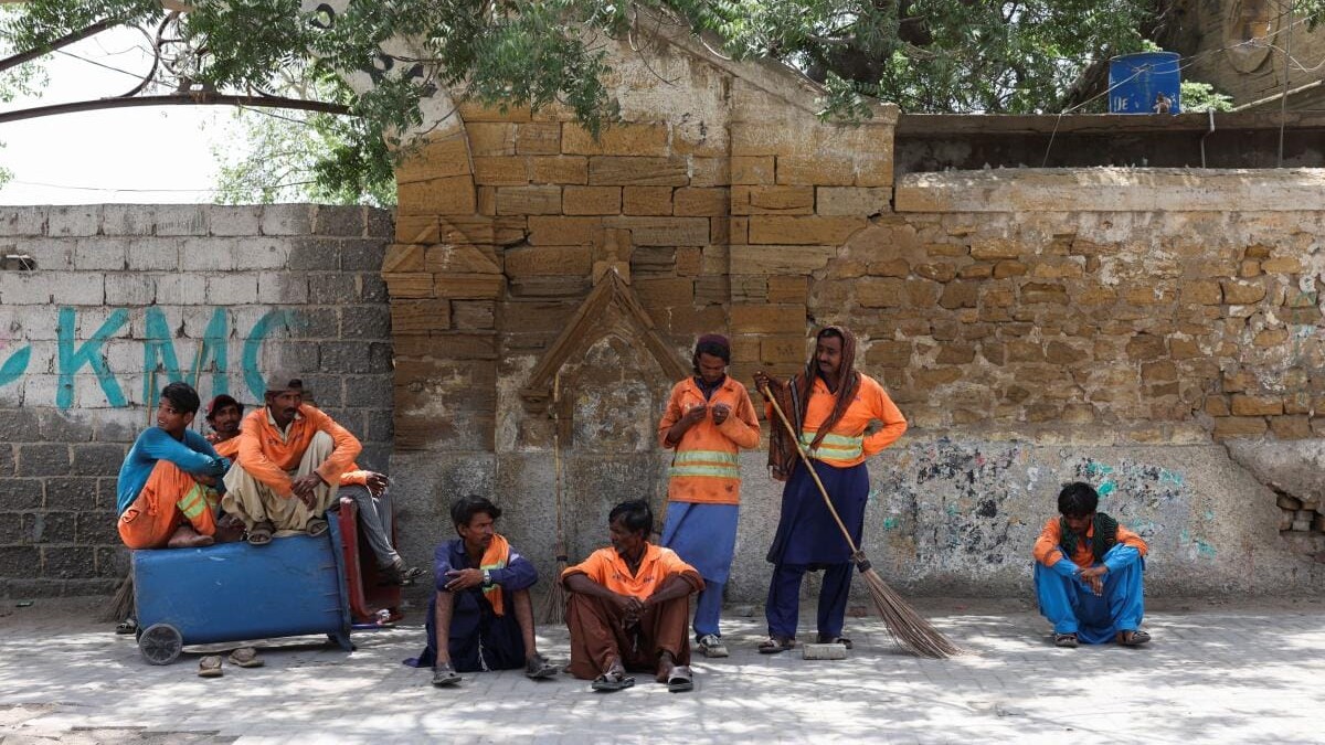 Heatwave kills 10 in Pakistan’s Karachi