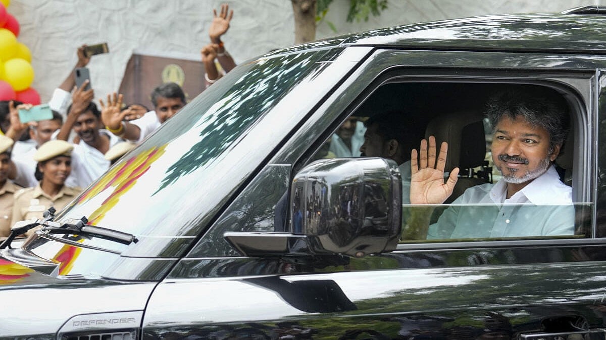 TVK strategy: Vijay’s party leads with seats in Tamil Nadu but lacks majority. Possible paths include alliances with Congress, Left and VCK, outside support, defections from DMK or AIADMK, or a fragile minority government amid a hung Assembly verdict