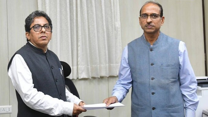 Senior Advisors to Outgoing West Bengal Chief Minister Resign Following Political Transition