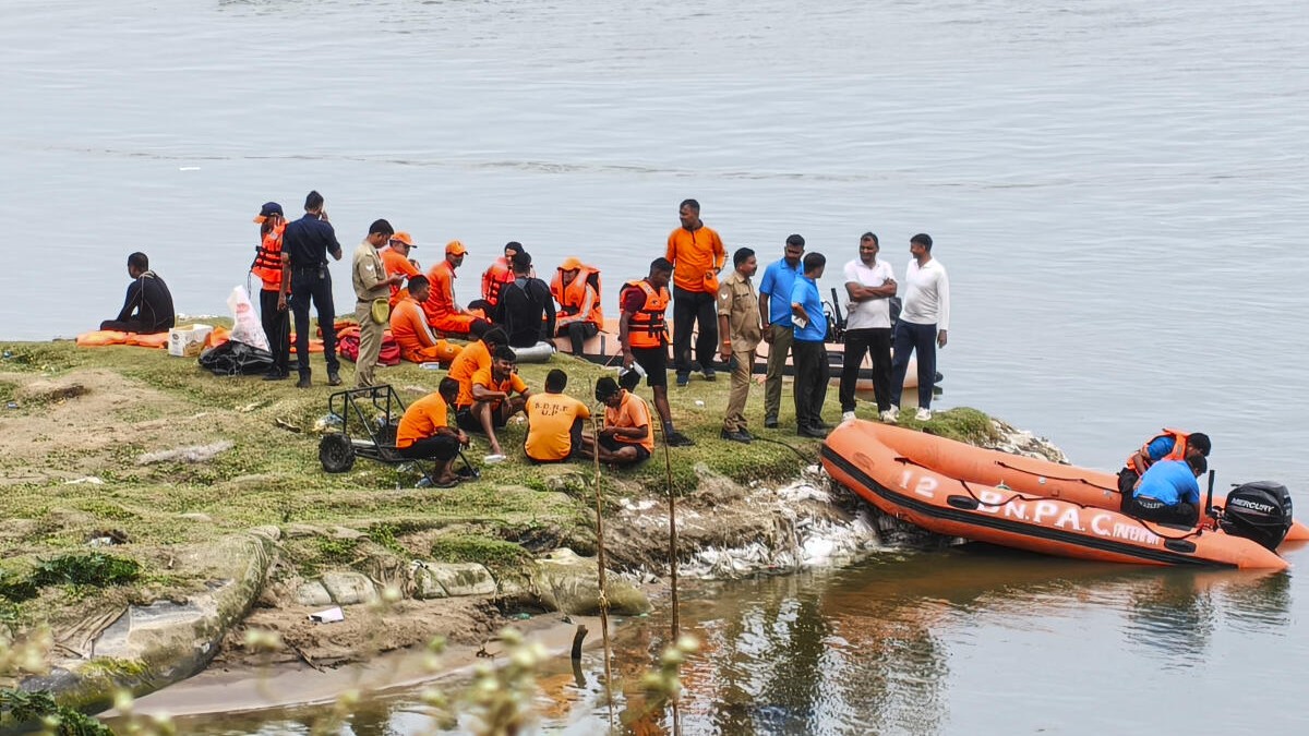 Five die as boat capsizes in Yamuna