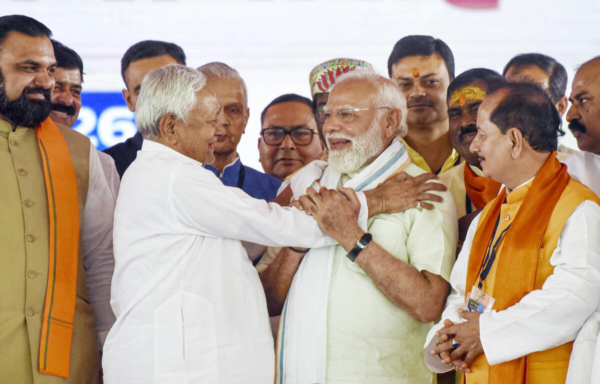 Prime Minister Narendra Modi being greeted by JD(U) chief Nitish Kumar during the swearing-in ceremony of new Ministers at Gandhi Maidan in Patna on Thursday.