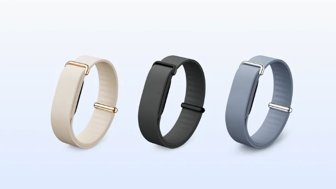 Gadgets Weekly: Google's screen-less smartwearable Fitbit Air and more