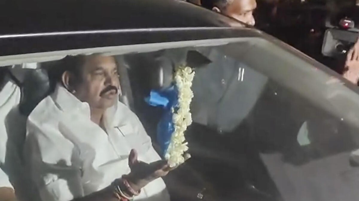 AIADMK MLAs return after Puducherry resort stay, meet party chief