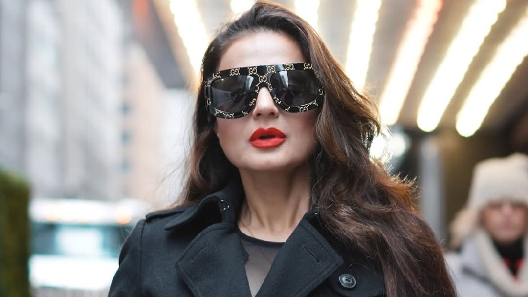 'Stop buying No. 1 Tag': Ameesha Patel calls out young actresses, slams 'fake PR games' in Bollywood