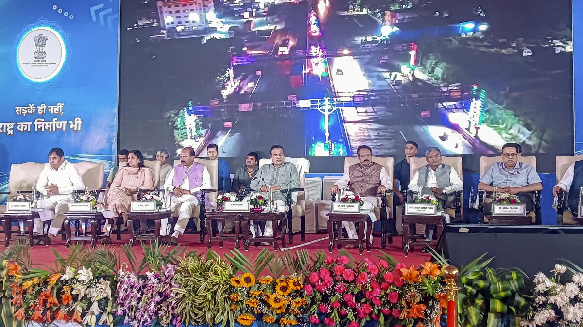 Gadkari inaugurates barrier-free toll plaza at Delhi’s Mundka-Bakkarwala 