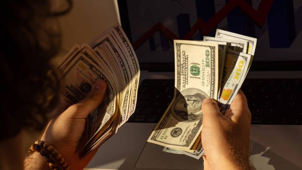 War in West Asia, cracks in dollar order