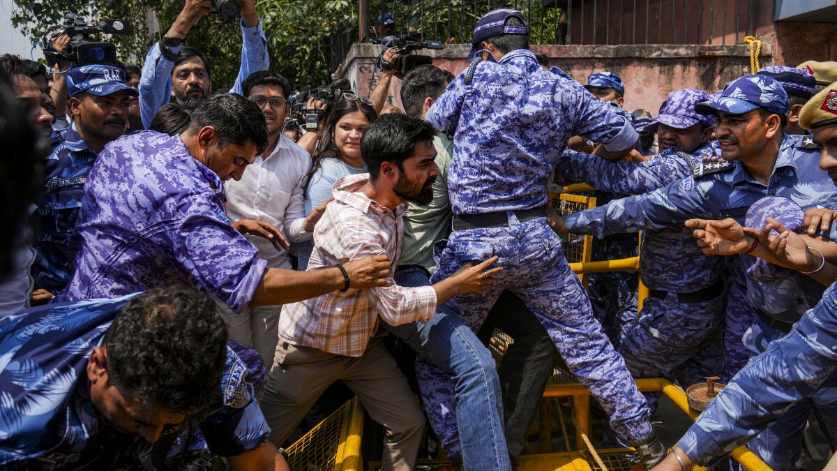 NEET paper leak: NSUI activists protest outside MP Raghavendra's residence