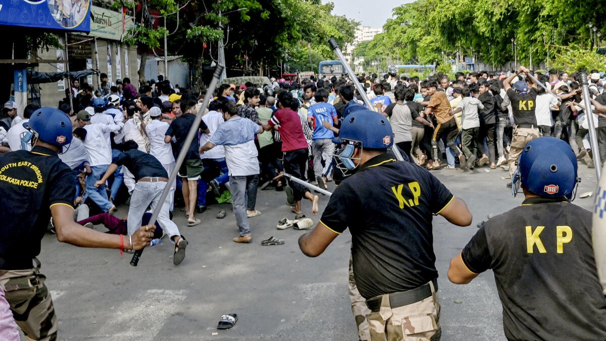 Police personnel injured during protest over demolition drive in Kolkata