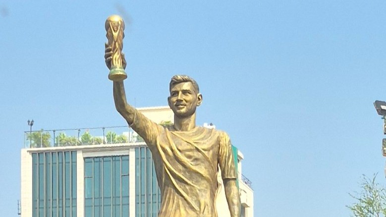 Messi statue in Kolkata 'sways' in wind after screws come loose, PWD rushes to repair