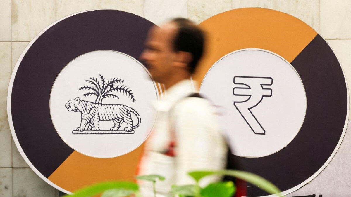 The risks in RBI’s rupee defence
