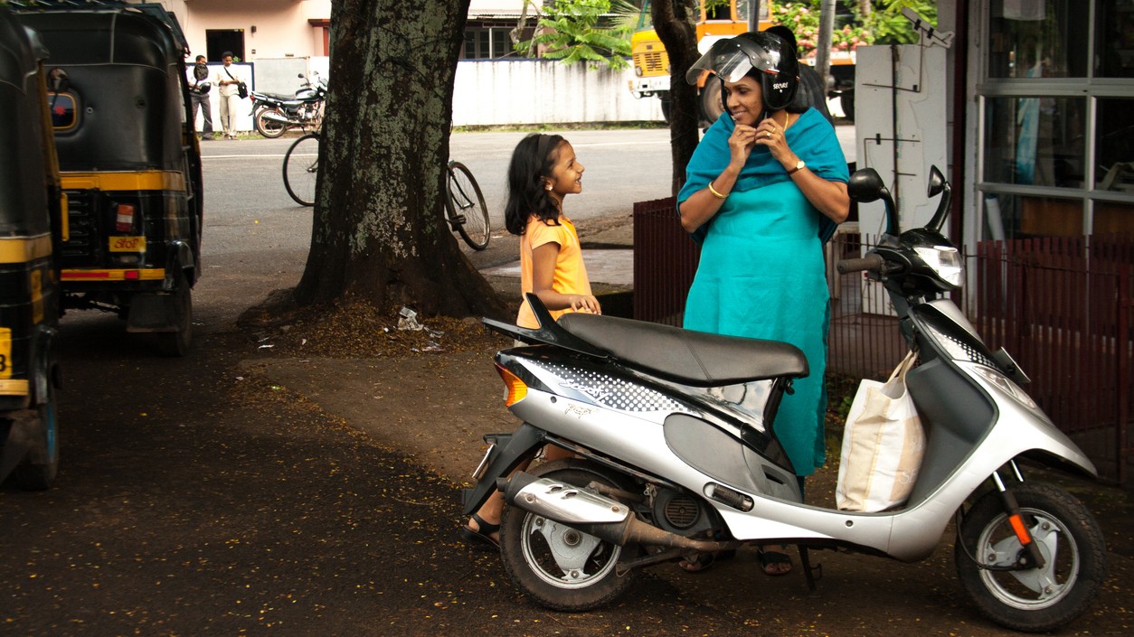 Advisory to traffic personnel in Gurugram; don't stop vehicles with women, children