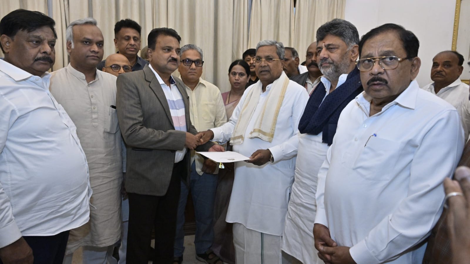 Governor Thaawarchand Gehlot accepts Siddaramaiah’s resignation as Karnataka CM