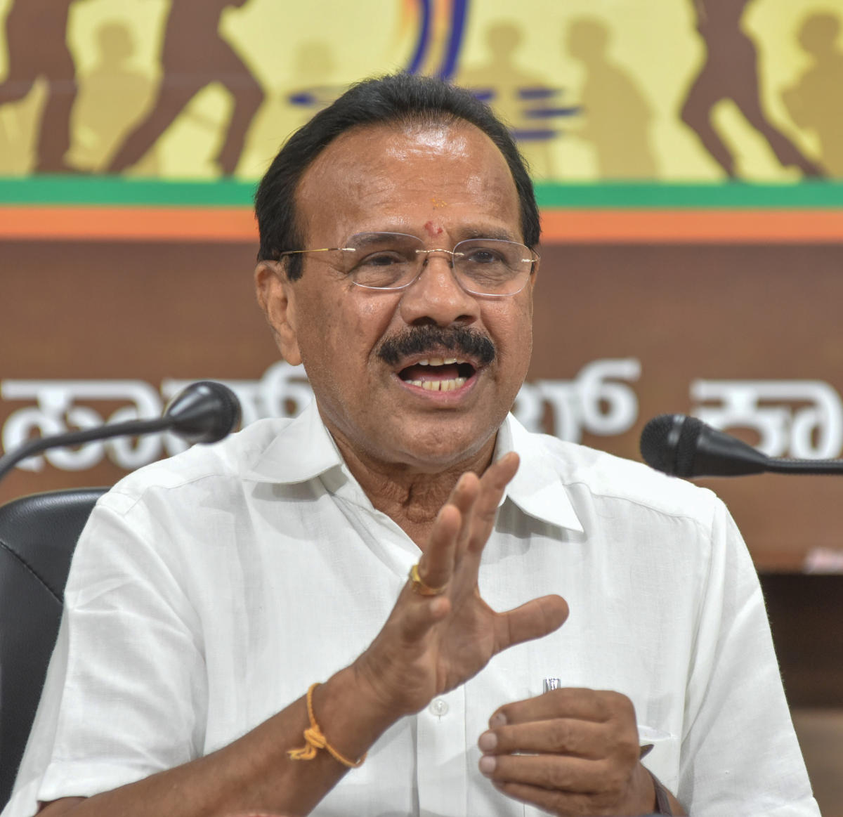 D V Sadananda Gowda