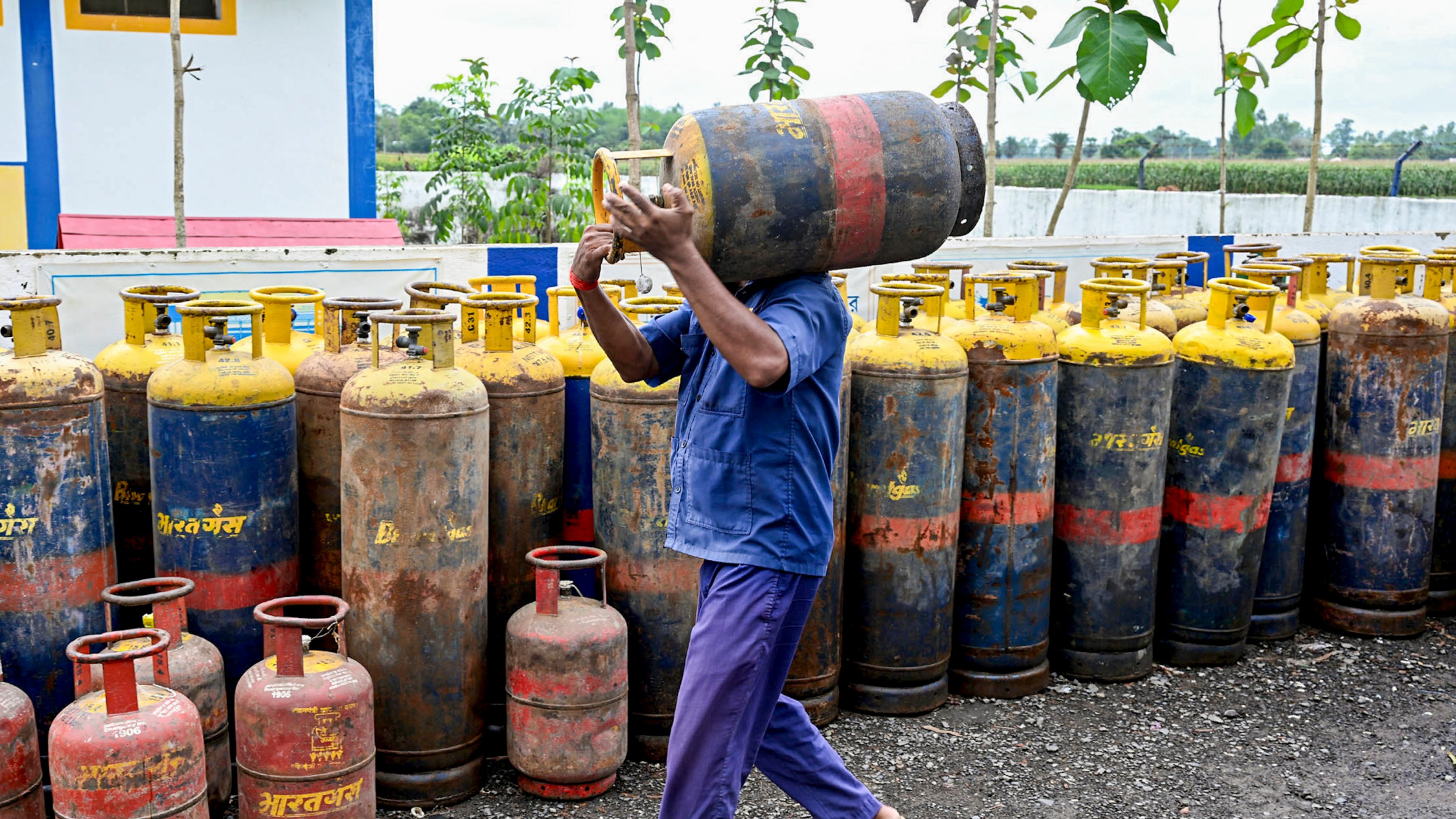 Commercial LPG price hiked by Rs 42 for 19-kg cylinder; no change in domestic LPG rate