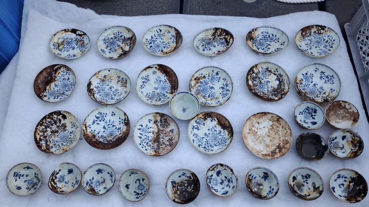 Norway recovers porcelain, chandeliers from 18th century shipwreck