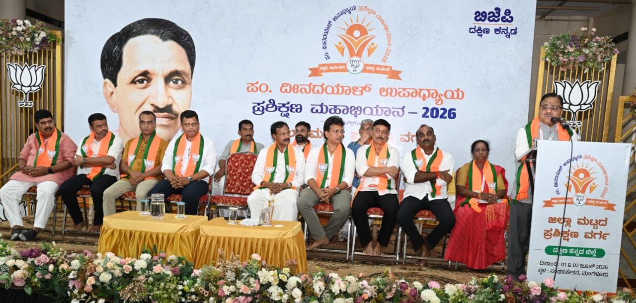Radhamohan Das Agarwal speaks during the valedictory of Dakshina Kannada district-level training camp on Tuesday.