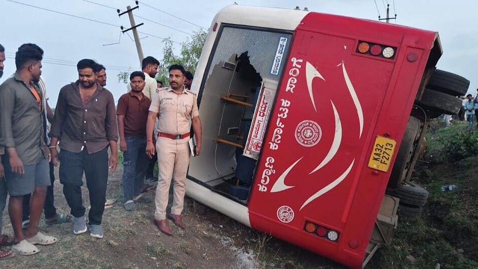 Over 30 passengers injured as Dharmasthala-bound KKRTC bus overturns