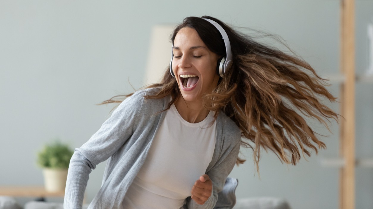 Simply swaying your body can flush off toxins from one’s brain, study finds