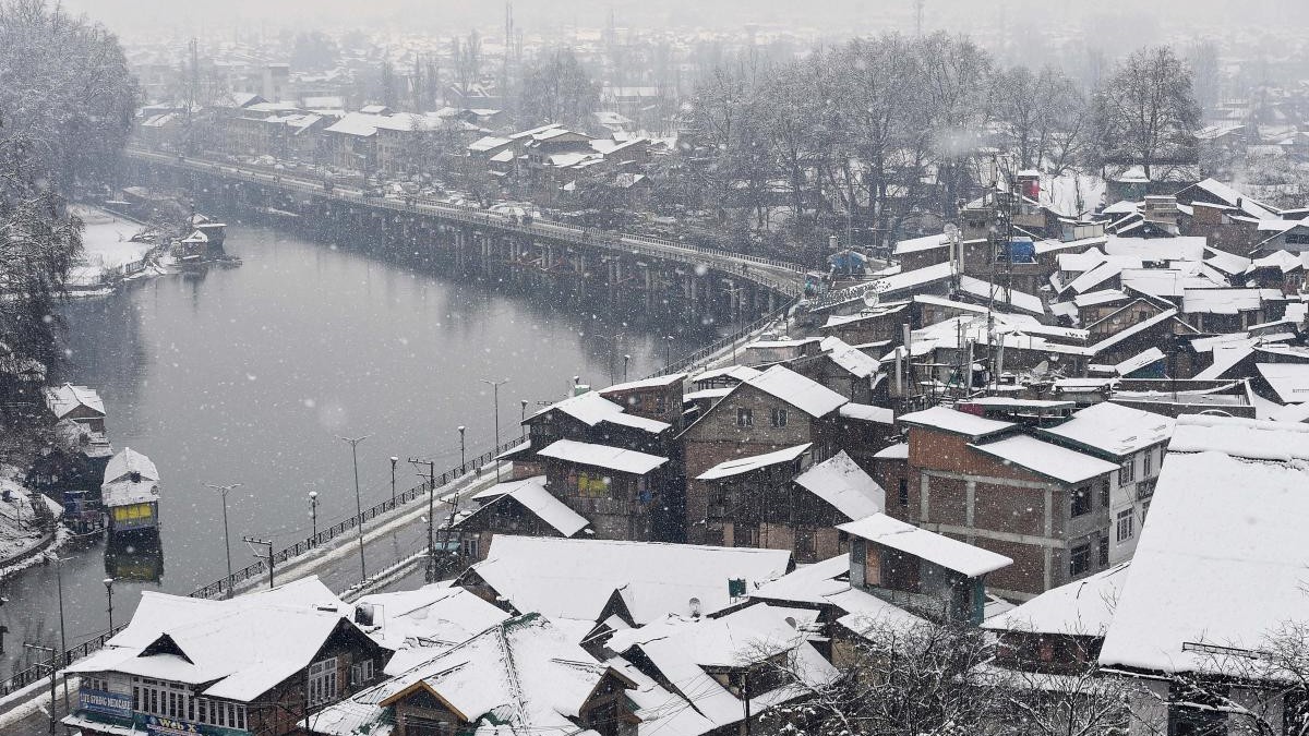 Snow, struggle and survival : Gujjar-Bakerwal nomads face disrupted migration in J&K