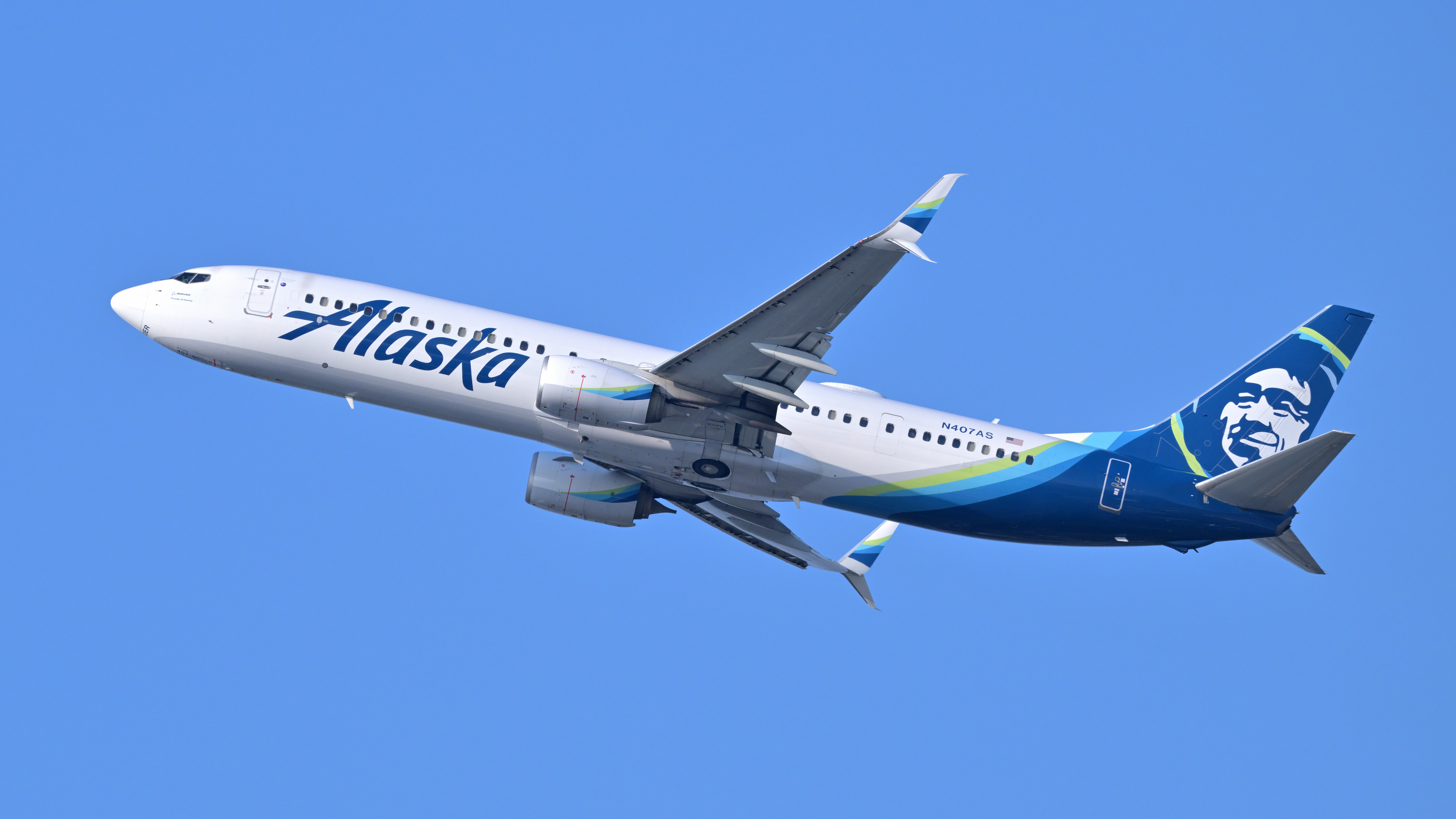 Alaska Air says demand, fares could support second-half cash flow despite fuel shock